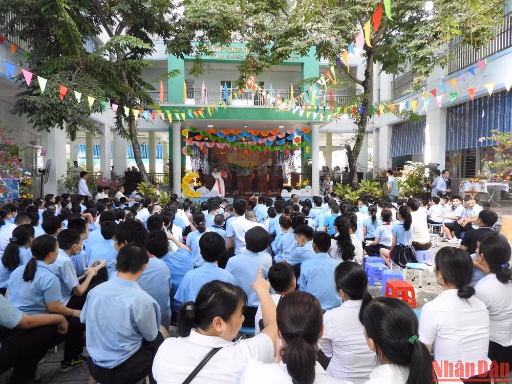 Tổ chức vui tết Trung thu cho các cháu khuyết tật. Tổ chức vui tết Trung thu cho các cháu khuyết tật.