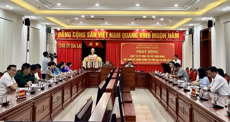 Quang cảnh buổi lễ phát động cuộc thi về công tác xây dựng Đảng, xây dựng hệ thống chính trị Gia Lai năm 2024.