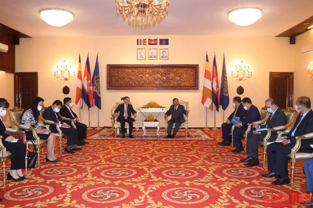 Phó Chủ tịch CPP, Chủ tịch Thượng viện Samdech Say Chhum tiếp đoàn Việt Nam. Phó Chủ tịch CPP, Chủ tịch Thượng viện Samdech Say Chhum tiếp đoàn Việt Nam.