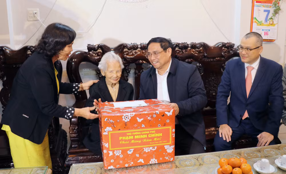 Thủ tướng Chính phủ Phạm Minh Chính thăm chúc Tết Mẹ Việt Nam Anh hùng Đỗ Thị Phưởng. Thủ tướng Chính phủ Phạm Minh Chính thăm chúc Tết Mẹ Việt Nam Anh hùng Đỗ Thị Phưởng.