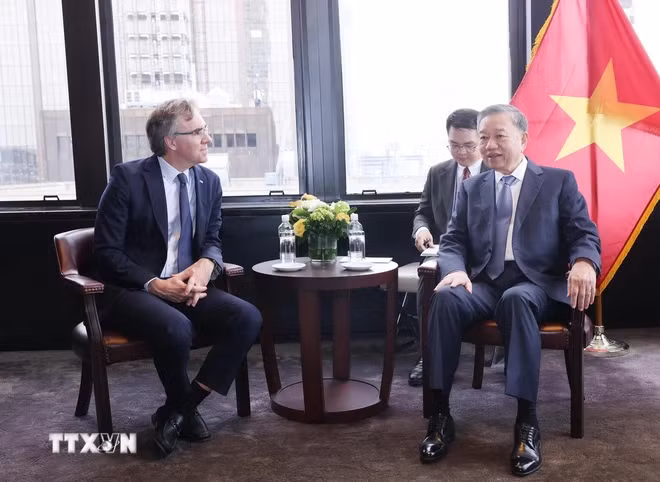 Tổng Bí thư, Chủ tịch nước Tô Lâm tiếp ông Juan Ignacio Rubiolo, Phó Chủ tịch Thường trực Tập đoàn năng lượng AES (Hoa Kỳ). (Ảnh: Lâm Khánh/TTXVN)