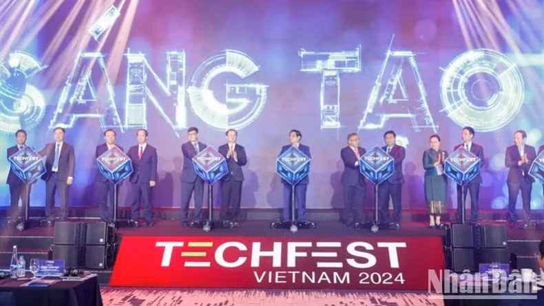 Nghi thức khởi động TECHFEST Việt Nam 2024 với sự tham dự của Thủ tướng Phạm Minh Chính và các đồng chí lãnh đạo. (Ảnh: TRẦN HẢI) Nghi thức khởi động TECHFEST Việt Nam 2024 với sự tham dự của Thủ tướng Phạm Minh Chính và các đồng chí lãnh đạo. (Ảnh: TRẦN HẢI)