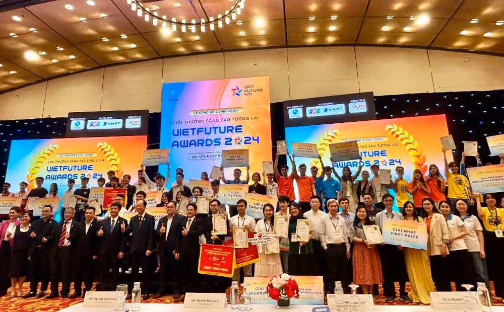 Vinh danh các dự án khởi nghiệp đổi mới sáng tạo xuất sắc của sinh viên.