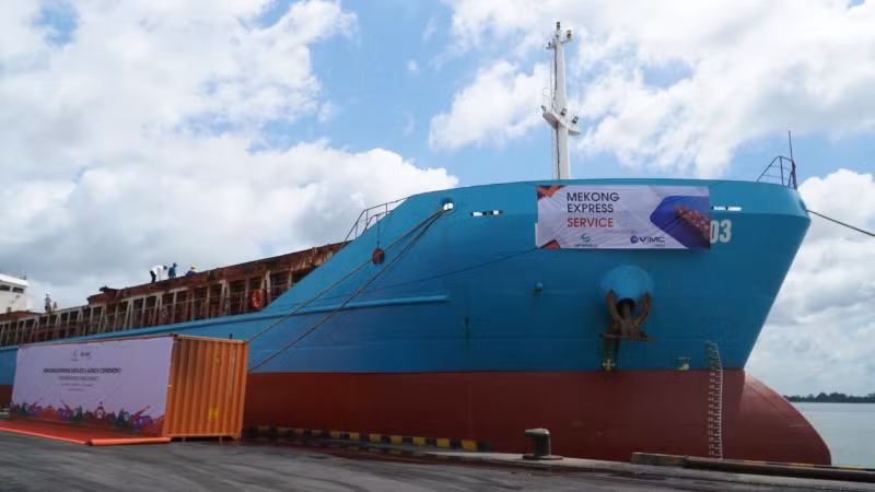 Tuyến vận tải biển Mekong Express sẽ giúp hàng hóa từ đồng bằng sông Cửu Long vươn ra thị trường toàn cầu. Tuyến vận tải biển Mekong Express sẽ giúp hàng hóa từ đồng bằng sông Cửu Long vươn ra thị trường toàn cầu.