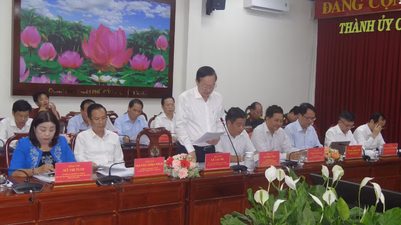 Ông Lê Tấn Thủ, Trưởng Ban Tổ chức thành ủy Cần Thơ phát biểu tại Hội nghị. Ông Lê Tấn Thủ, Trưởng Ban Tổ chức thành ủy Cần Thơ phát biểu tại Hội nghị.