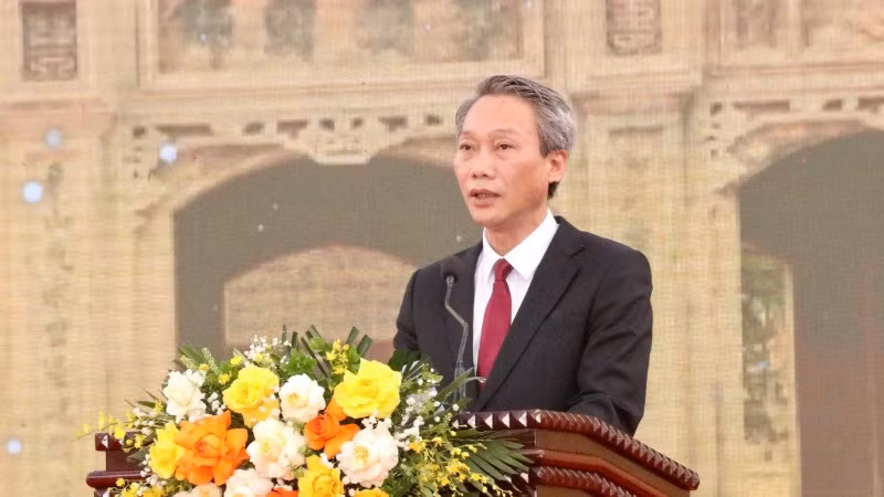 Chủ tịch Ủy ban nhân dân huyện Gia Viễn Phạm Văn Tam phát biểu tại Lễ hội Đền Thánh Nguyễn năm 2025.