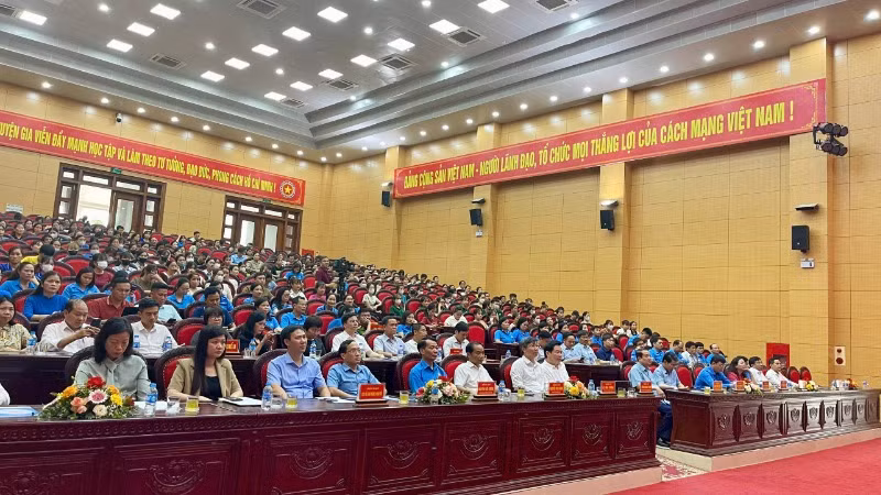 Các đại biểu tham dự Lễ phát động.