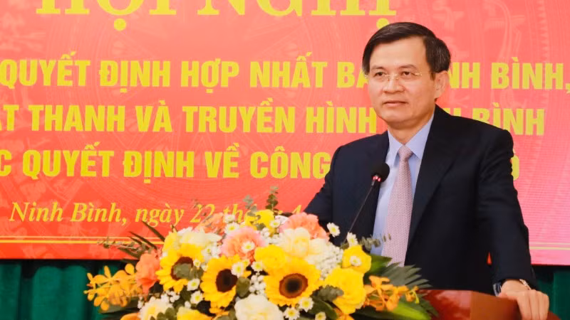 Đồng chí Đoàn Minh Huấn, Bí thư Tỉnh ủy Ninh Bình phát biểu tại Hội nghị. Đồng chí Đoàn Minh Huấn, Bí thư Tỉnh ủy Ninh Bình phát biểu tại Hội nghị.