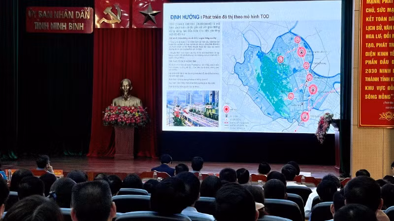 Ninh Bình định hướng phát triển đô thị theo mô hình TOD - khai thác vị trí ga đường sắt tốc độ cao và khu vực lân cận thành tổ hợp đô thị dịch vụ theo mô hình đô thị kết hợp đầu mối giao thông công cộng khối lượng lớn, tạo điều kiện cho việc gia tăng mật độ dân cư.