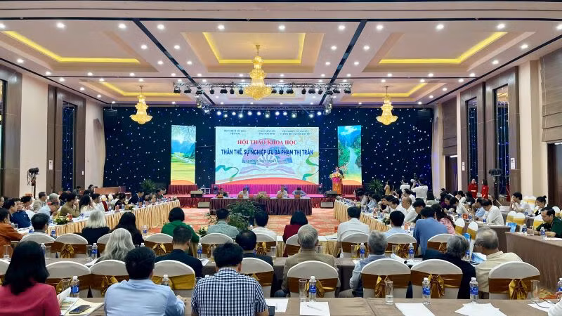 Toàn cảnh hội thảo khoa học “Thân thế, sự nghiệp Ưu bà Phạm Thị Trân”. (Ảnh: YẾN TRINH)