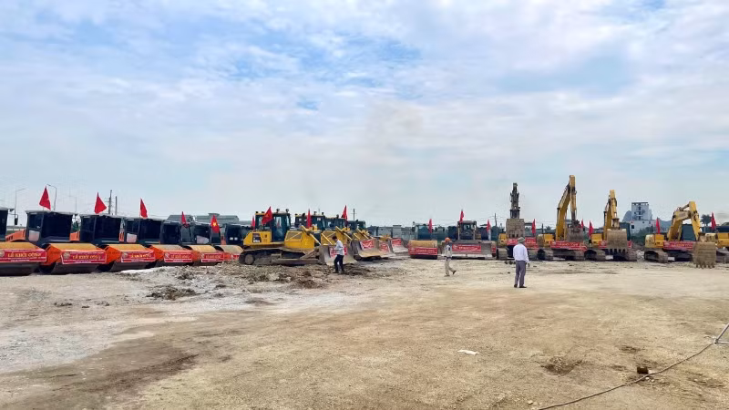 Đây là dự án có yêu cầu cao về tiến độ, kỹ thuật và chất lượng thi công, đồng thời đặt ra trách nhiệm rất lớn đối với chủ đầu tư và các đơn vị tham gia. Đây là dự án có yêu cầu cao về tiến độ, kỹ thuật và chất lượng thi công, đồng thời đặt ra trách nhiệm rất lớn đối với chủ đầu tư và các đơn vị tham gia.