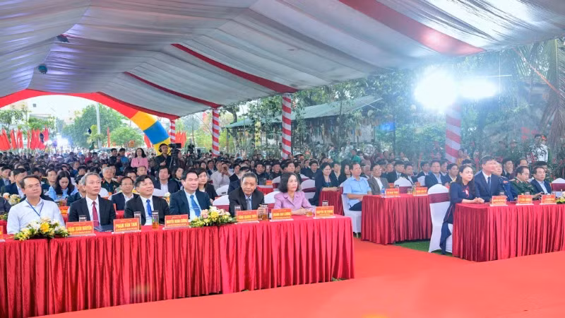 Các đại biểu tham dự lễ hội.