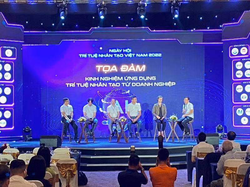 Các đại biểu tọa đàm tại Ngày hội.