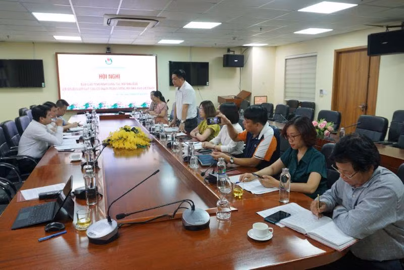 Quang cảnh buổi làm việc của Đoàn giám sát Ban Kiểm tra Hội Nhà báo Việt Nam với Hội nhà báo tỉnh Quảng Ninh.