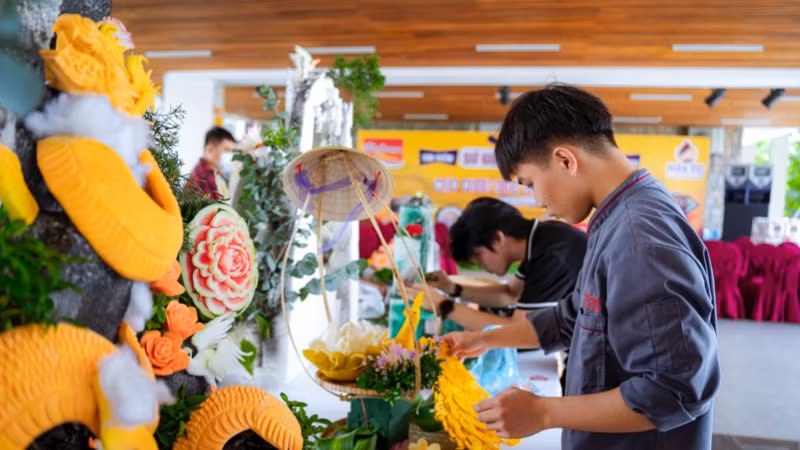 Huế muốn khẳng định vị thế Kinh đô ẩm thực để thu hút khách du lịch. Huế muốn khẳng định vị thế Kinh đô ẩm thực để thu hút khách du lịch.