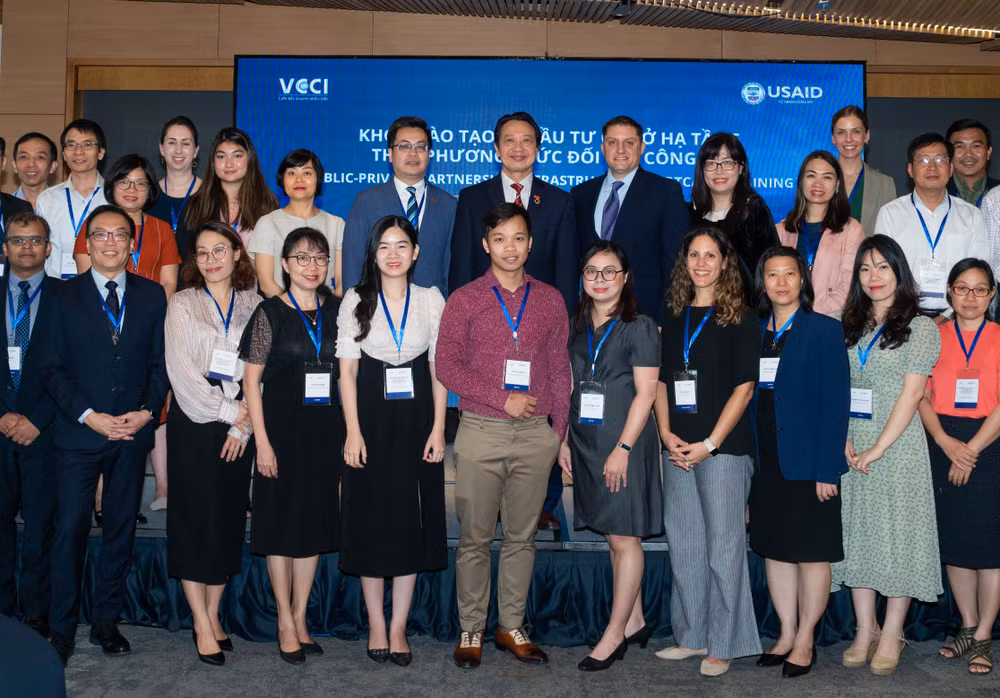 USAID phối hợp VCCI tổ chức đào tạo về PPP cho giảng viên các trường đại học ngày 6 và 7/4 vừa qua. USAID phối hợp VCCI tổ chức đào tạo về PPP cho giảng viên các trường đại học ngày 6 và 7/4 vừa qua.