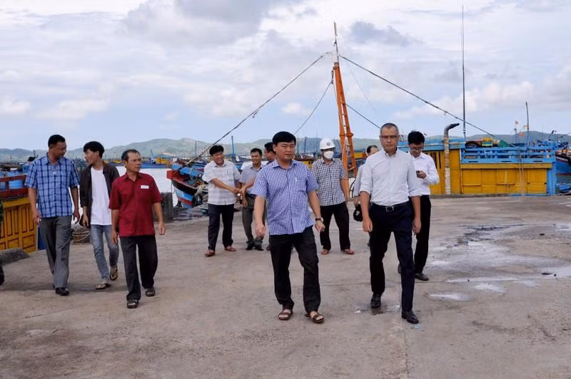 Bí thư Tỉnh ủy Phạm Đại Dương và lãnh đạo tỉnh Phú Yên kiểm tra công tác ứng phó bão Noru.