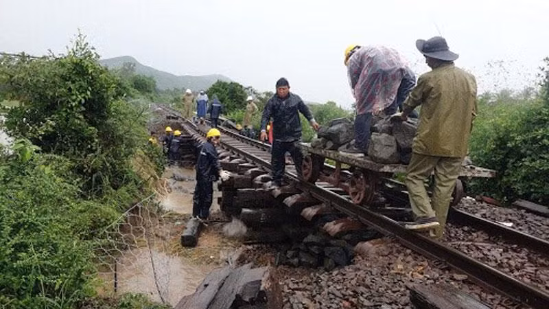 Các đơn vị đường sắt đã khắc phục, giải phóng xong chướng ngại vật trên đường sắt.