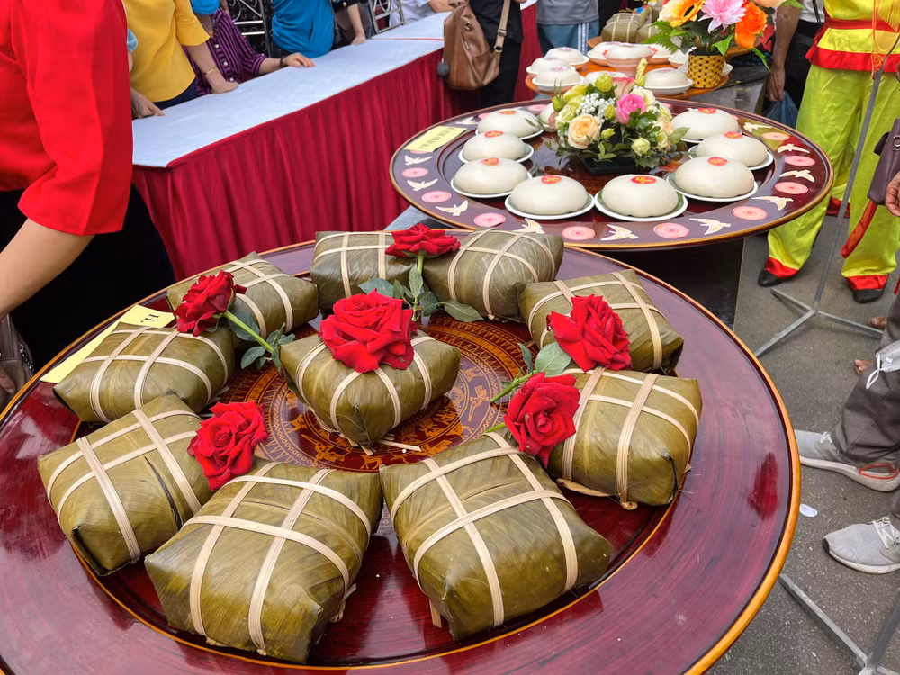 Tục làm bánh chưng, bánh dày trở thành nét đẹp truyền thống không thể thiếu trong các ngày lễ, Tết của dân tộc Việt Nam.