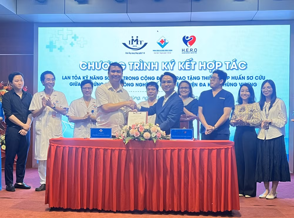 Ký kết hợp tác triển khai dự án H.E.R.O - vì một triệu người Việt Nam được tập huấn tim phổi. Ký kết hợp tác triển khai dự án H.E.R.O - vì một triệu người Việt Nam được tập huấn tim phổi.