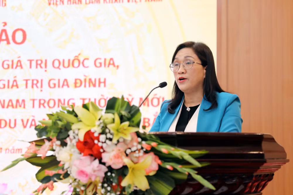 Phó Trưởng Ban Tuyên giáo Trung ương Đinh Thị Mai phát biểu tại hội thảo. Phó Trưởng Ban Tuyên giáo Trung ương Đinh Thị Mai phát biểu tại hội thảo.