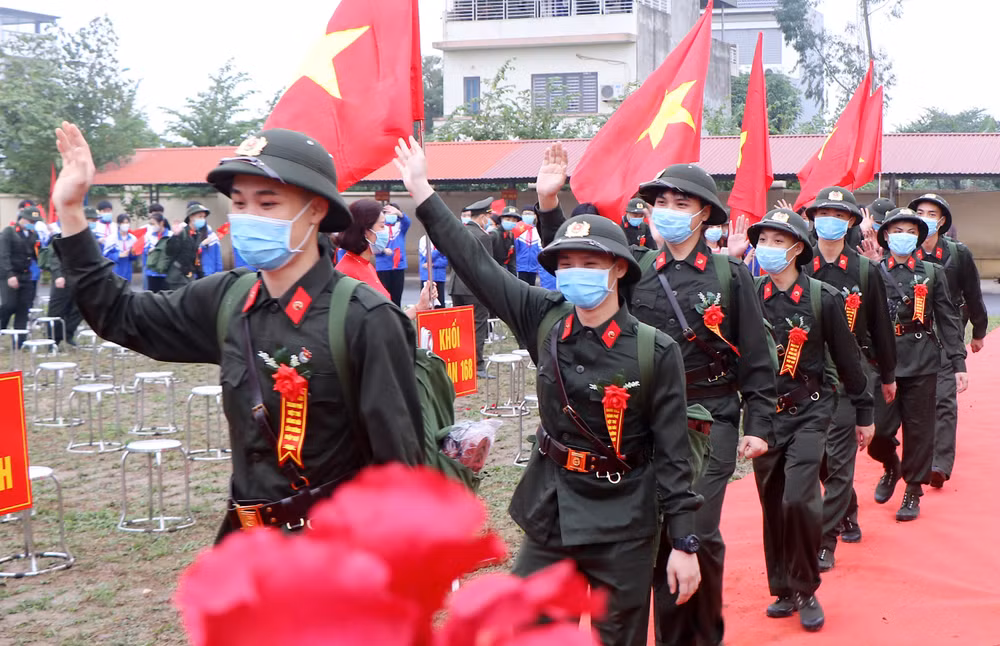 Thanh niên đất Tổ hăng hái lên đường tòng quân.