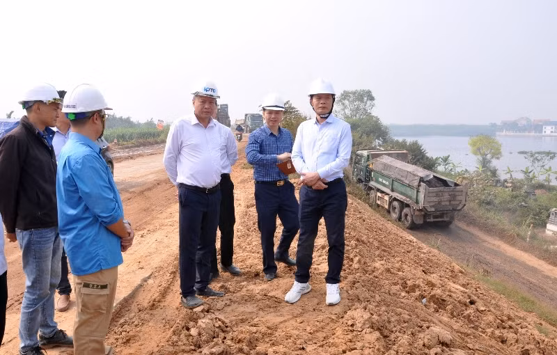 Lãnh đạo tỉnh kiểm tra tiến độ xây dựng Trạm bơm tiêu Ngũ Kiên.
