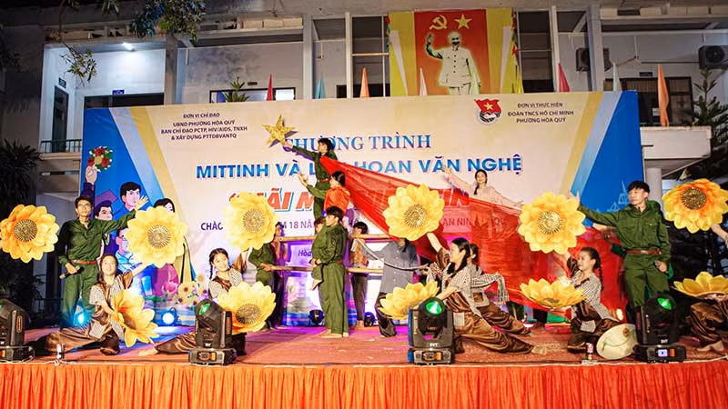 Đêm văn nghệ gây quỹ từ thiện của tuổi trẻ phường Hòa Quý, TP Đà Nẵng.