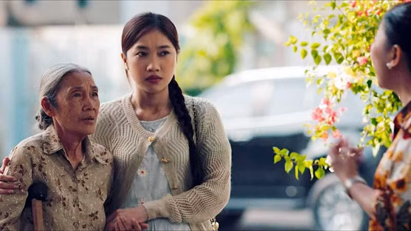 Cảnh trong phim “Lật mặt 7: Một điều ước” của Lý Hải, phim đạt doanh thu cao trong mùa phim hè 2024.