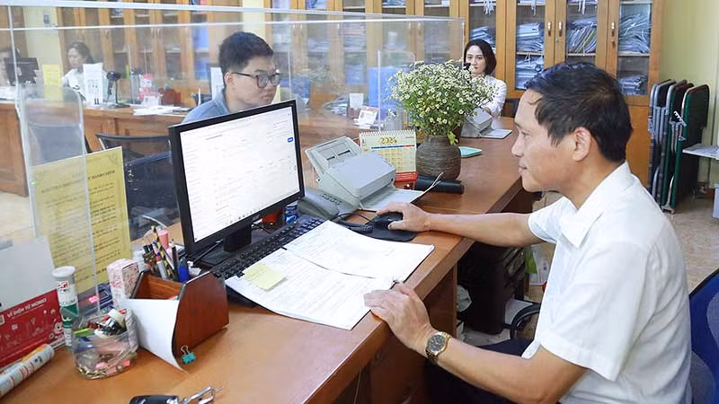 Sở Tài nguyên và Môi trường tỉnh Vĩnh Phúc đẩy mạnh ứng dụng công nghệ tạo thuận lợi cho người dân, doanh nghiệp khi làm thủ tục hành chính. (Ảnh: THẾ HÙNG)