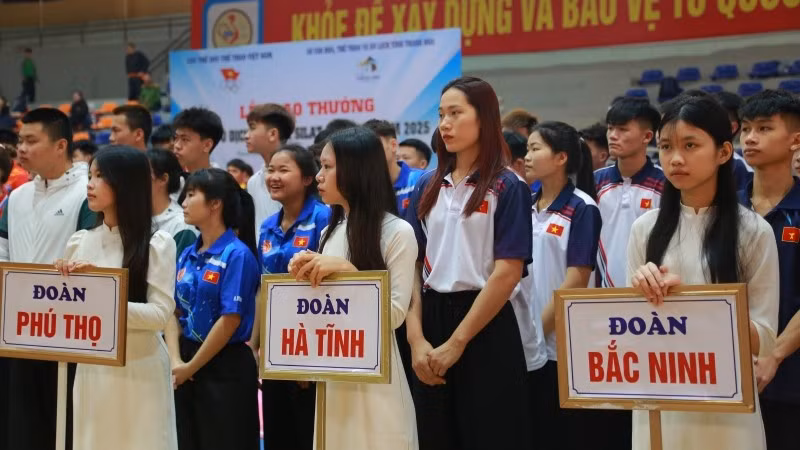Đoàn vận động viên của một số tỉnh tham dự giải năm nay.