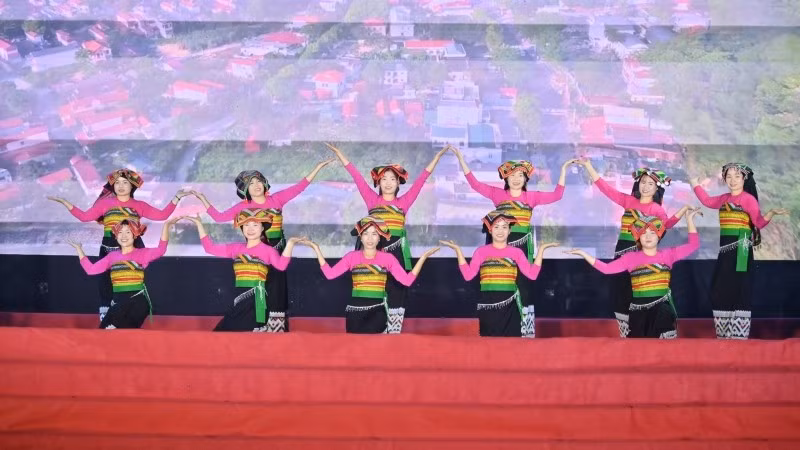 Một tiết mục biểu diễn tại Lễ hội Chí Linh Sơn. Một tiết mục biểu diễn tại Lễ hội Chí Linh Sơn.