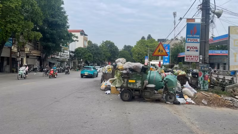 Rác thải ùn ứ tại thành phố Thanh Hóa.