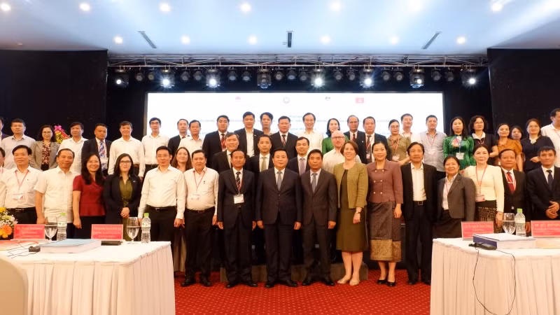Các đại biểu tham dự hội thảo.