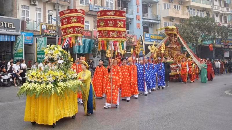 Nghi thức rước kiệu truyền thống.
