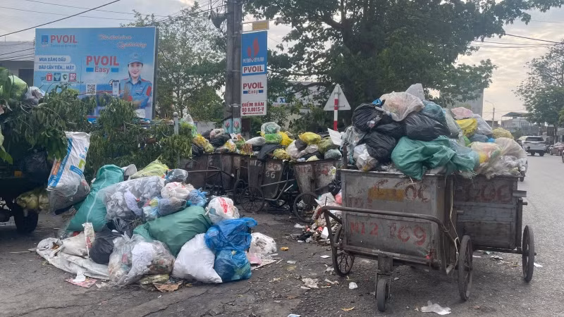 Người dân dựng lều chặn bãi rác vì ô nhiễm ảnh 1 Người dân dựng lều chặn bãi rác vì ô nhiễm ảnh 1