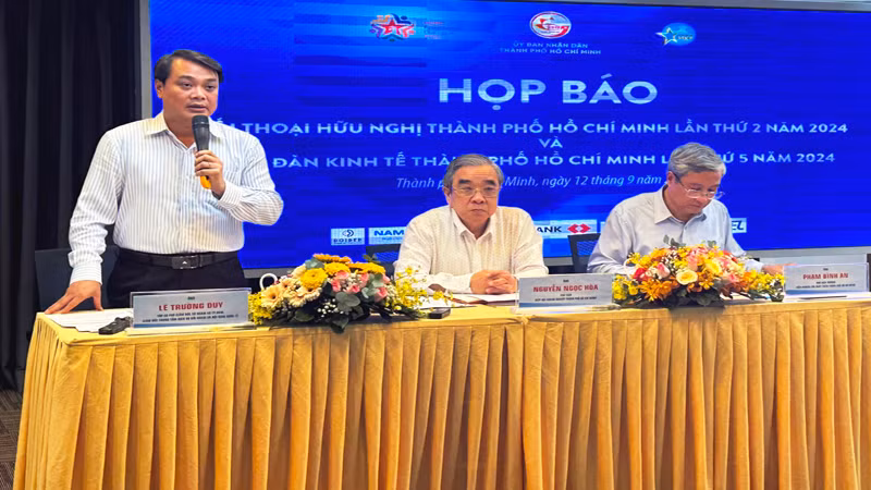 Ông Lê Trường Duy, Tập sự Phó Giám đốc Sở Ngoại vụ thành phố cập nhật những điểm mới của FD 2024.
