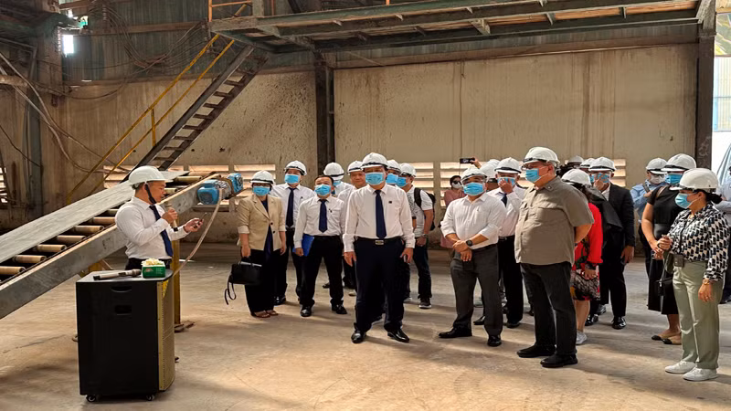 Đoàn công tác Bộ Nông nghiệp Philippines tham quan Nhà máy sản xuất phân bón Bình Điền Long An tại huyện Cần Đước (Long An). Đoàn công tác Bộ Nông nghiệp Philippines tham quan Nhà máy sản xuất phân bón Bình Điền Long An tại huyện Cần Đước (Long An).