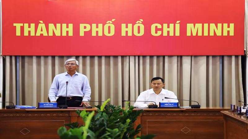 Phó Chủ tịch Ủy ban nhân dân Thành phố Hồ Chí Minh Võ Văn Hoan phát biểu ý kiến.