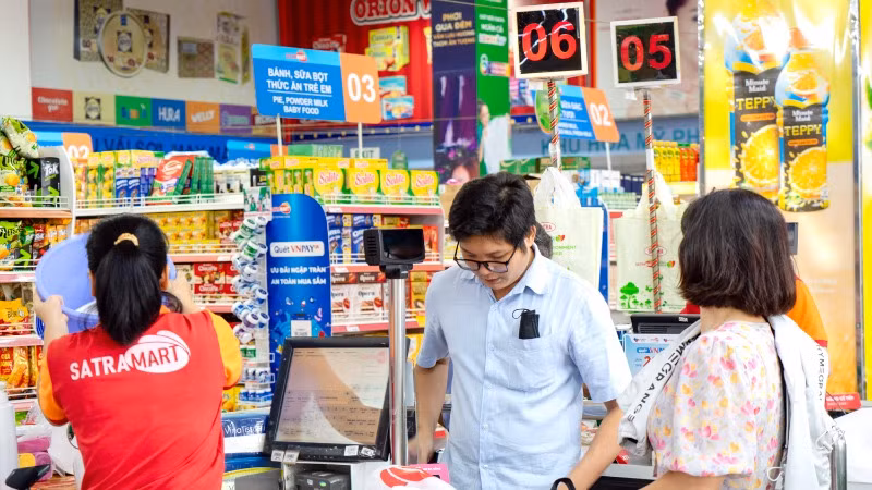 Tái cơ cấu mảng bán lẻ của SATRA là một quá trình phức tạp, đòi hỏi sự cẩn trọng và hoạch định chiến lược kỹ lưỡng... (Ảnh: SATRA) Tái cơ cấu mảng bán lẻ của SATRA là một quá trình phức tạp, đòi hỏi sự cẩn trọng và hoạch định chiến lược kỹ lưỡng... (Ảnh: SATRA)