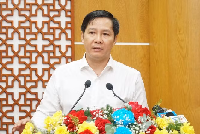 Ủy viên Trung ương Đảng, Bí thư Tỉnh ủy, Chủ tịch Hội đồng nhân dân tỉnh Tây Ninh Nguyễn Thành Tâm, điều hành phần thảo luận. Ủy viên Trung ương Đảng, Bí thư Tỉnh ủy, Chủ tịch Hội đồng nhân dân tỉnh Tây Ninh Nguyễn Thành Tâm, điều hành phần thảo luận.