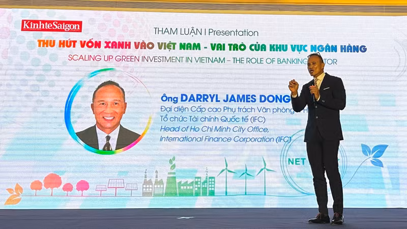 Một chuyên gia quốc tế phát biểu tại Diễn đàn. Một chuyên gia quốc tế phát biểu tại Diễn đàn.
