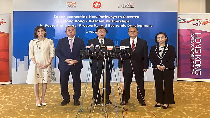 Ông Lý Gia Siêu trả lời báo chí Ông Lý Gia Siêu trả lời báo chí