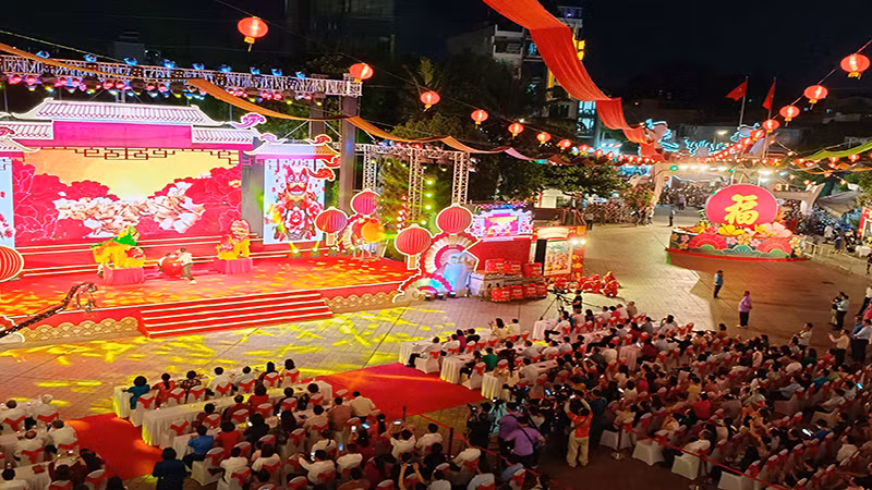 Đêm hội Nguyên tiêu năm Giáp Thìn 2024 tại quận 5. (Ảnh: CTV)