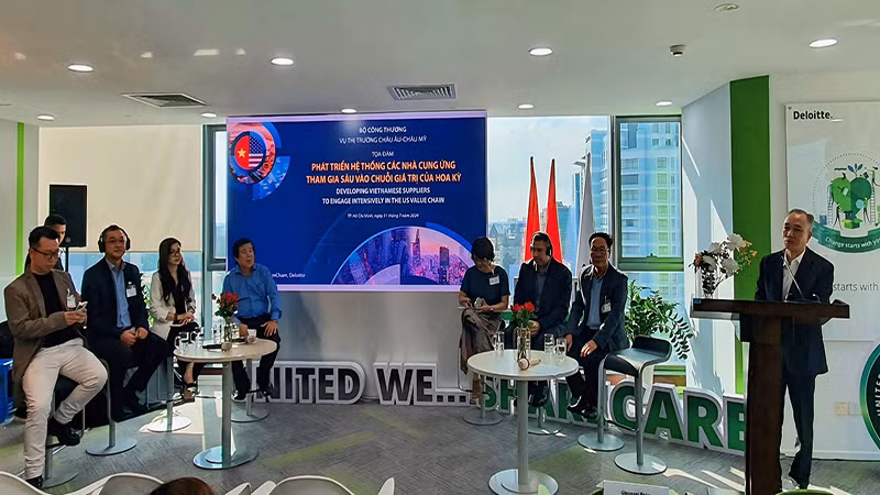 Các diễn giả, chuyên gia kinh tế giải đáp các câu hỏi của doanh nghiệp về thị trường Hoa Kỳ tại tọa đàm.