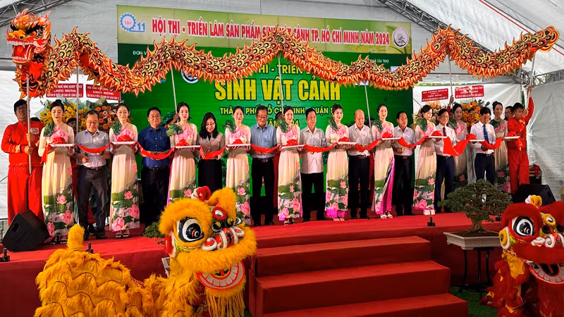 Các đại biểu thực hiện nghi thức khai mạc Hội thi-Triển lãm.
