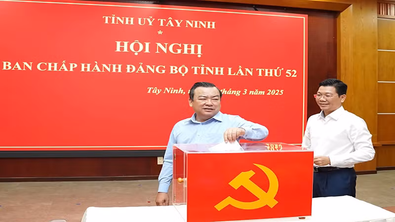 Các đại biểu bầu chức danh Bí thư Tỉnh ủy.