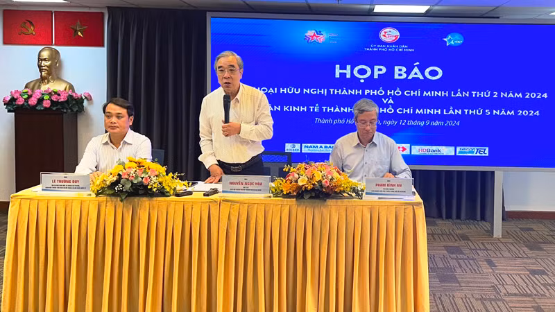 Chủ tịch Hiệp hội Doanh nghiệp Thành phố (HUBA) Nguyễn Ngọc Hòa (đại diện Ban tổ chức HEF 2024) cập nhật những điểm mới của HEF 2024.