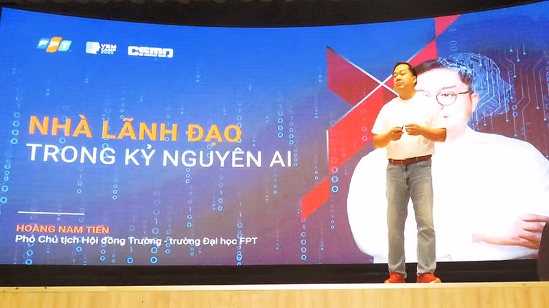 Diễn giả Hoàng Nam Tiến, Phó Chủ tịch Hội đồng trường-Trường đại học FPT trình bày chiến lược sales và marketing thông minh sử dụng AI, thúc đẩy hiệu suất bán hàng. Diễn giả Hoàng Nam Tiến, Phó Chủ tịch Hội đồng trường-Trường đại học FPT trình bày chiến lược sales và marketing thông minh sử dụng AI, thúc đẩy hiệu suất bán hàng.