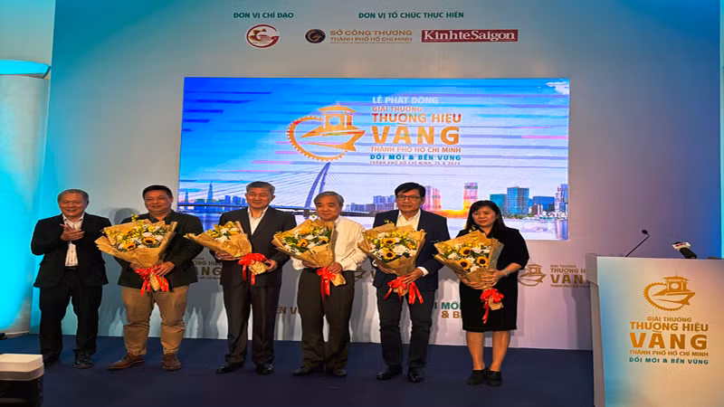 Hội đồng bình chọn giải thưởng ra mắt.